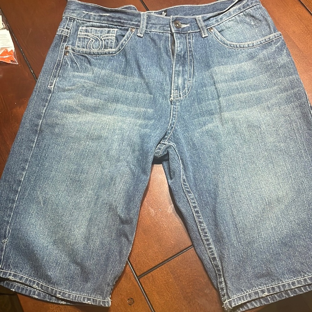 Avirex light wash Jean shorts with embroidered white lined pockets